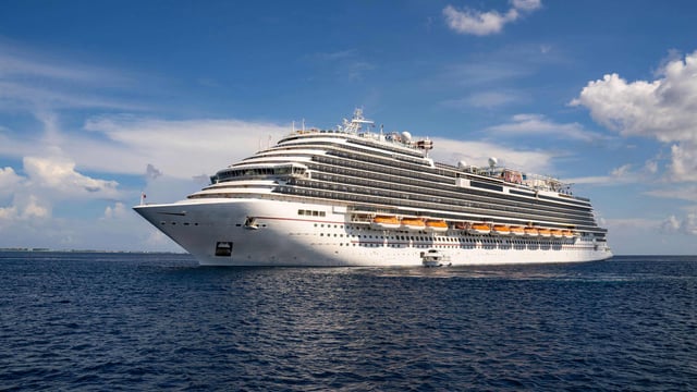 Cruining-ship-2
