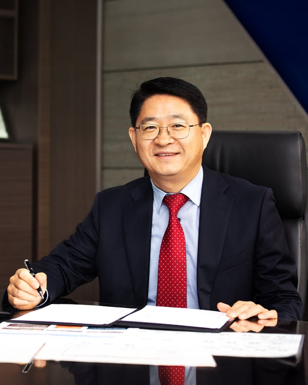 LHE-CEO-HB-Portait