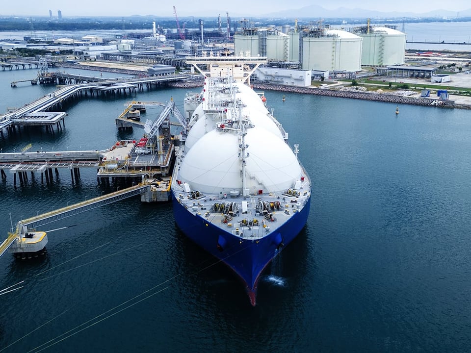 LNG-Vessel-filling-tank